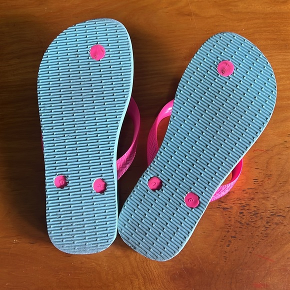 havaianas flip flips 🩴 girls 33-34 (US 2-2 1/2) - Picture 3 of 5